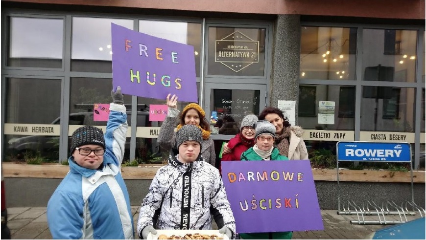 Akcja "Free Hugs" na 14 lutego. Uściski i ciasteczka rozdawać będą uczestnicy Fundacja Oczami Brata 2