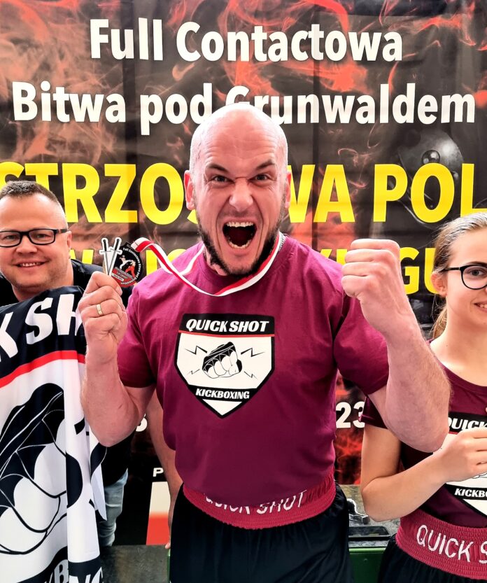 Pierwszy medal wagi ciężkiej Mistrzostw Polski w Częstochowie. Zawodnik Klubu Quick Shot Kickboxing z sukcesem 3
