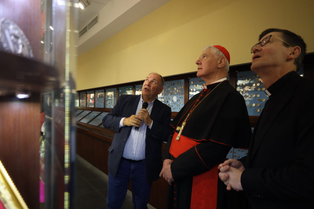 Kardynał Gerhard Müller odwiedził Muzeum Monet i Medali Jana Pawła II 2