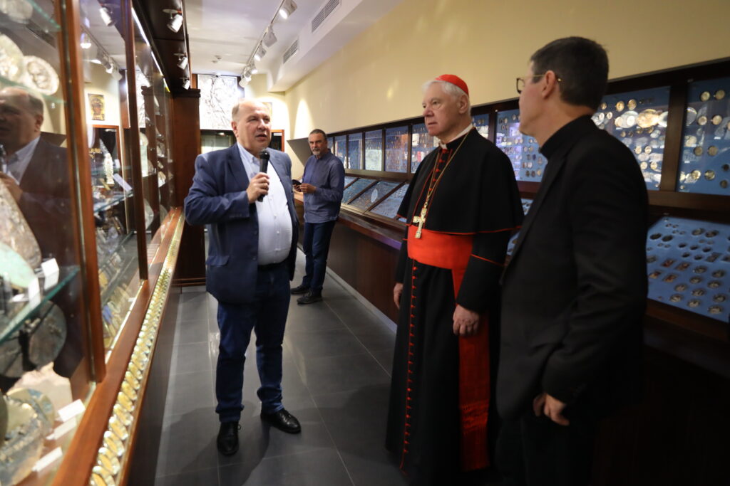 Kardynał Gerhard Müller odwiedził Muzeum Monet i Medali Jana Pawła II 4