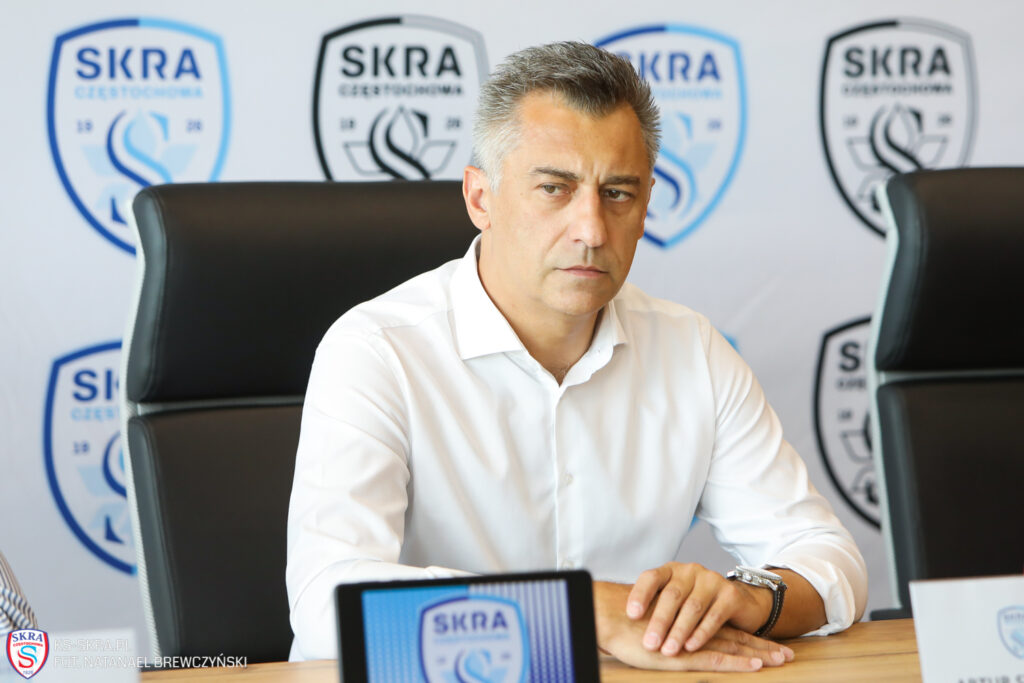 Pierwszy mecz Skry Częstochowa w 2 lidze odbędzie się w Krakowie z Hutnikiem. Jest też nowy herb klubu 4