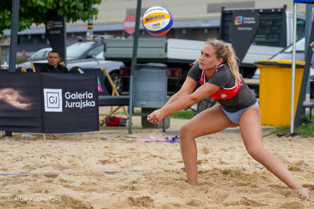 Plażowiczki i plażowicze grali w VI Pucharze Śląska przy Galerii Jurajskiej 7