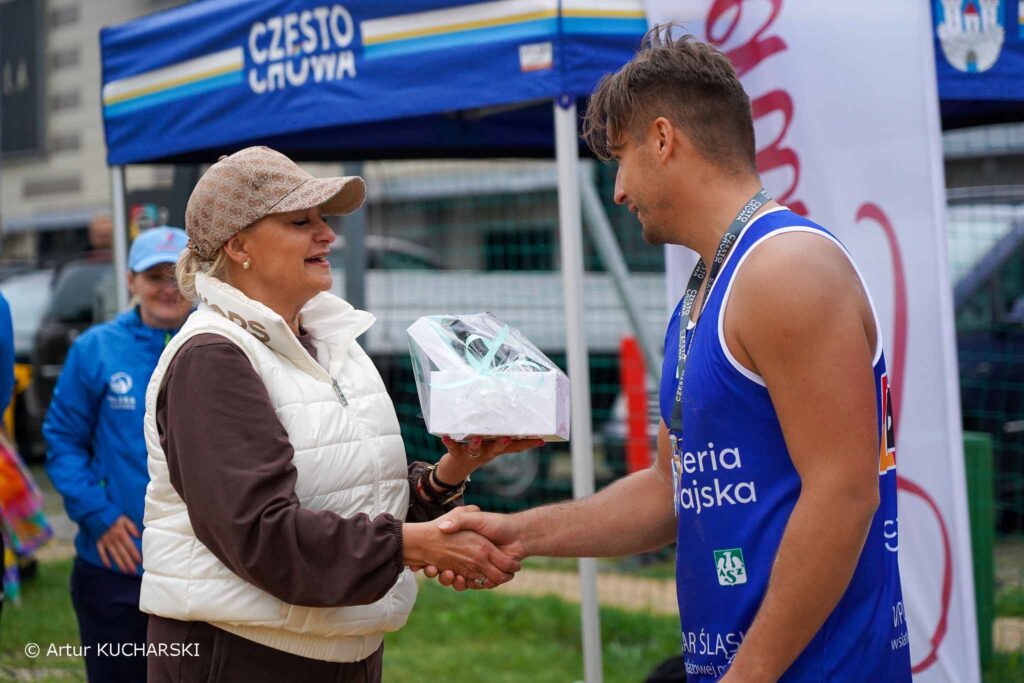 Plażowiczki i plażowicze grali w VI Pucharze Śląska przy Galerii Jurajskiej 20