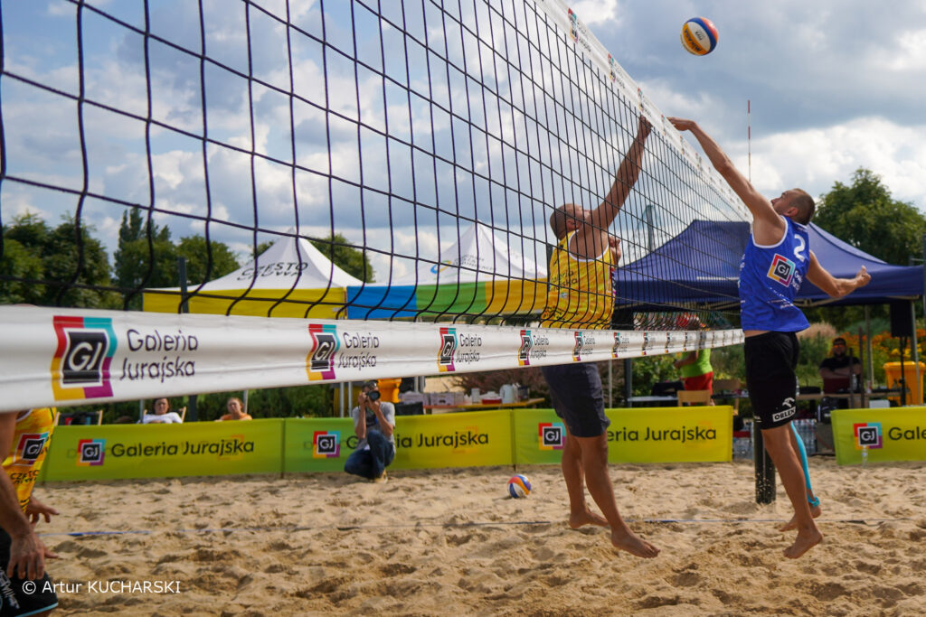 Oldboje rywalizowali na boiskach przy Galerii Jurajskiej w mistrzostwach Częstochowy w siatkówce plażowej 40+ 9