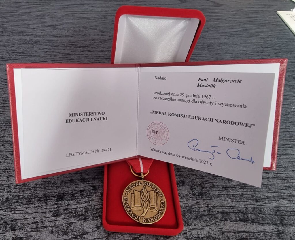 Medal dla dyrektor SP w Jaworzniku 1