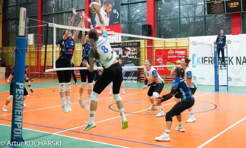 Siatkarki Ewdar Silesia wygrały zaległy mecz z Silesią Volley, a w sobotę kolejne mecze w siatkarskich 2-ligach... 2