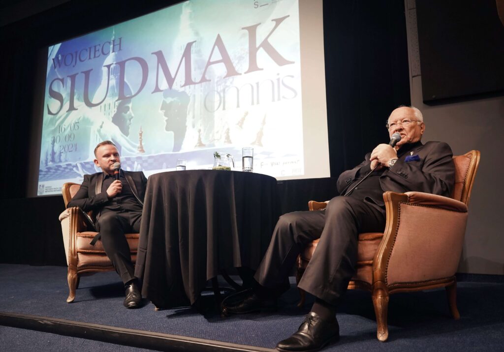 Wojciech Siudmak "Omnis". Ok. 400 osób stawiło się na wernisażu w Miejskiej Galerii Sztuki 19