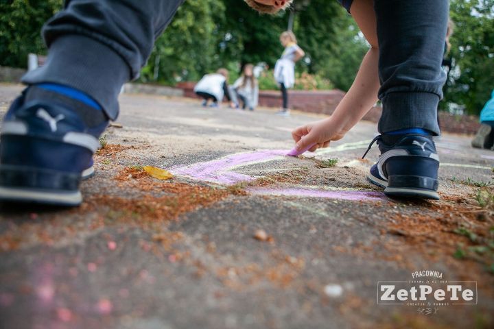 Wakacyjne warsztaty artystyczne w częstochowskiej Pracowni ZetPeTe 6