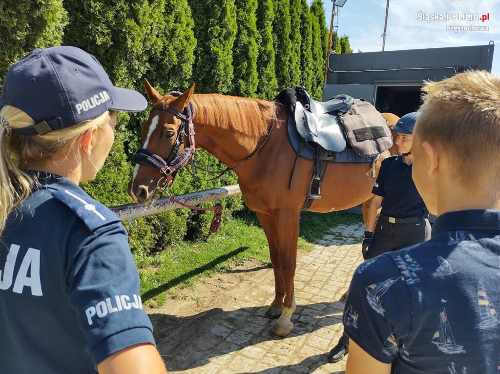 Policjanci z Częstochowy spełnili marzenie 17-latniego Bartka 7