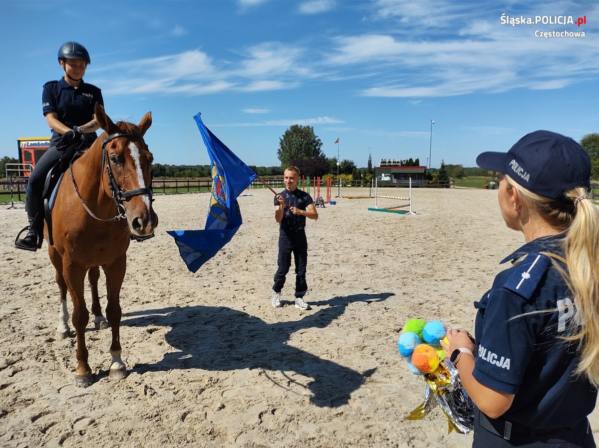 Policjanci z Częstochowy spełnili marzenie 17-latniego Bartka 8