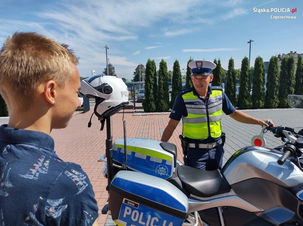 Policjanci z Częstochowy spełnili marzenie 17-latniego Bartka 6