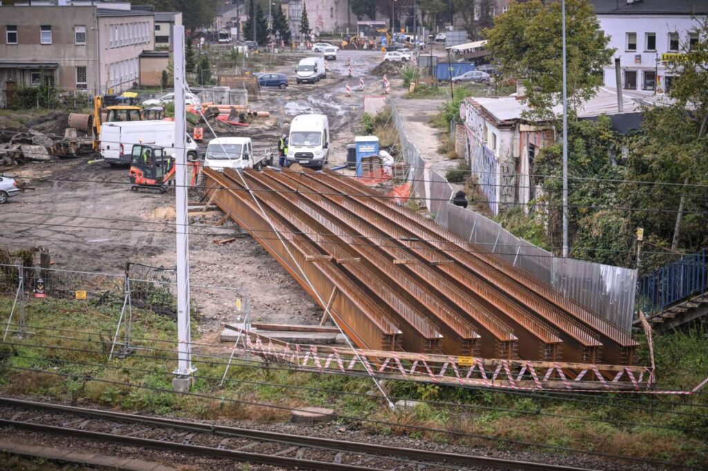 Częstochowa. Połączenie ul. 1 Maja z Krakowską. Trwa budowa podpór wiaduktu 9