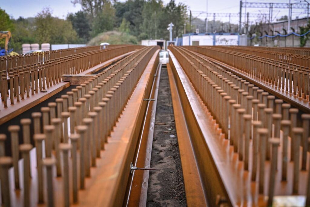 Częstochowa. Połączenie ul. 1 Maja z Krakowską. Trwa budowa podpór wiaduktu 2