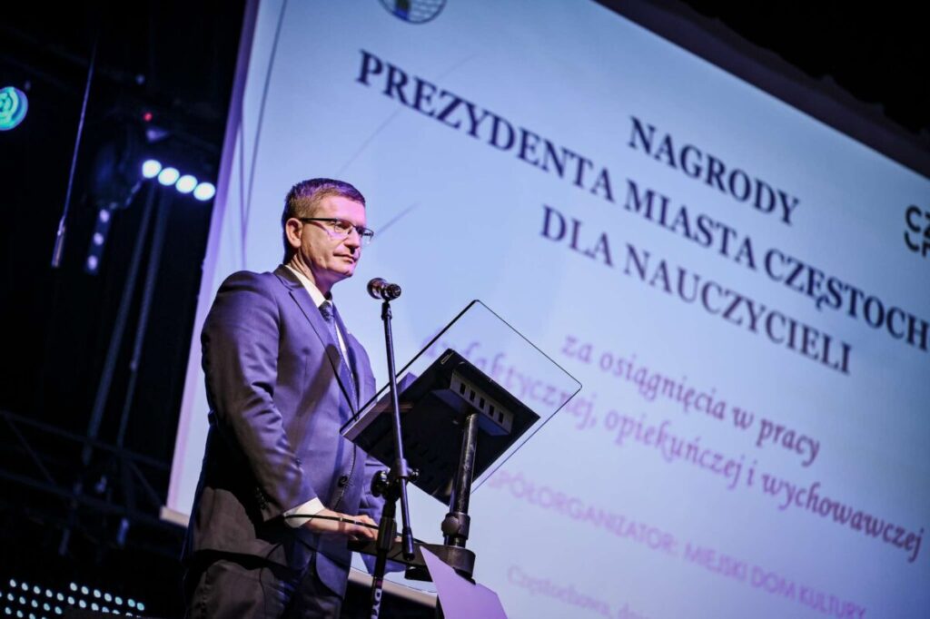 W Częstochowie nagrodzono 117 nauczycieli 2