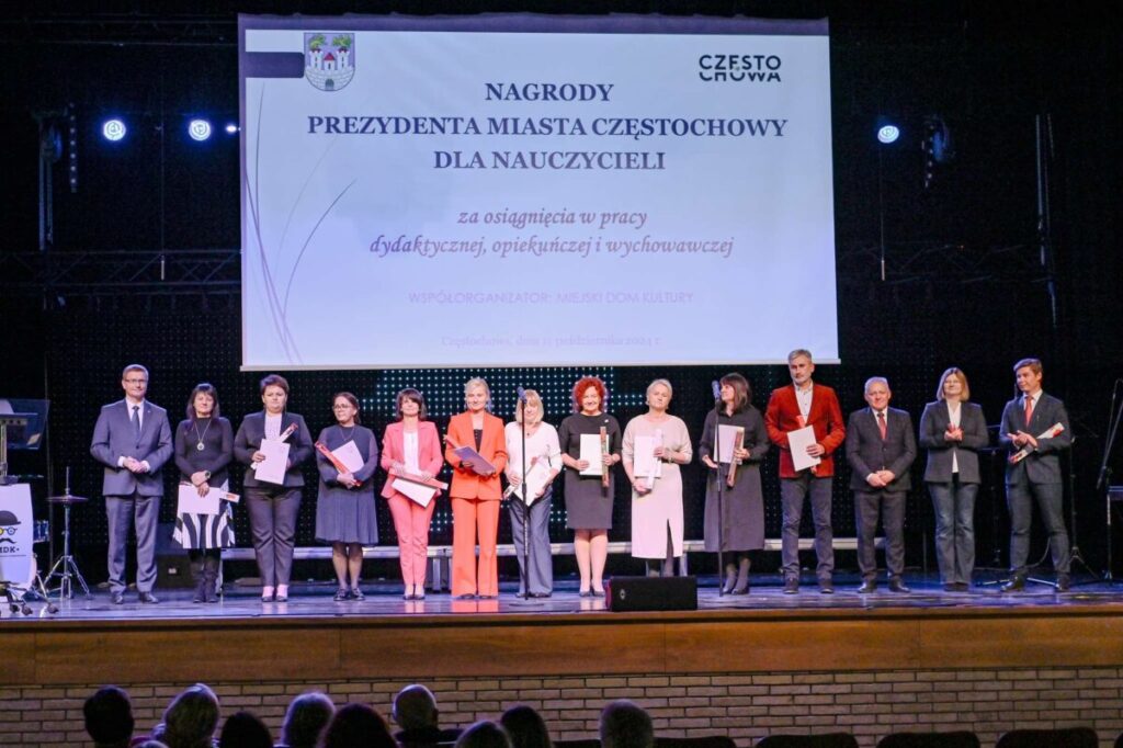 W Częstochowie nagrodzono 117 nauczycieli 8