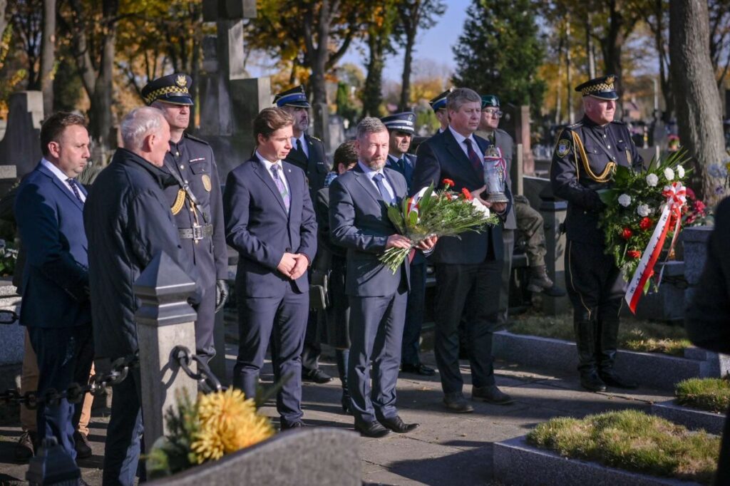 Uroczystość Wszystkich Świętych. Pamięć o zasłużonych 16