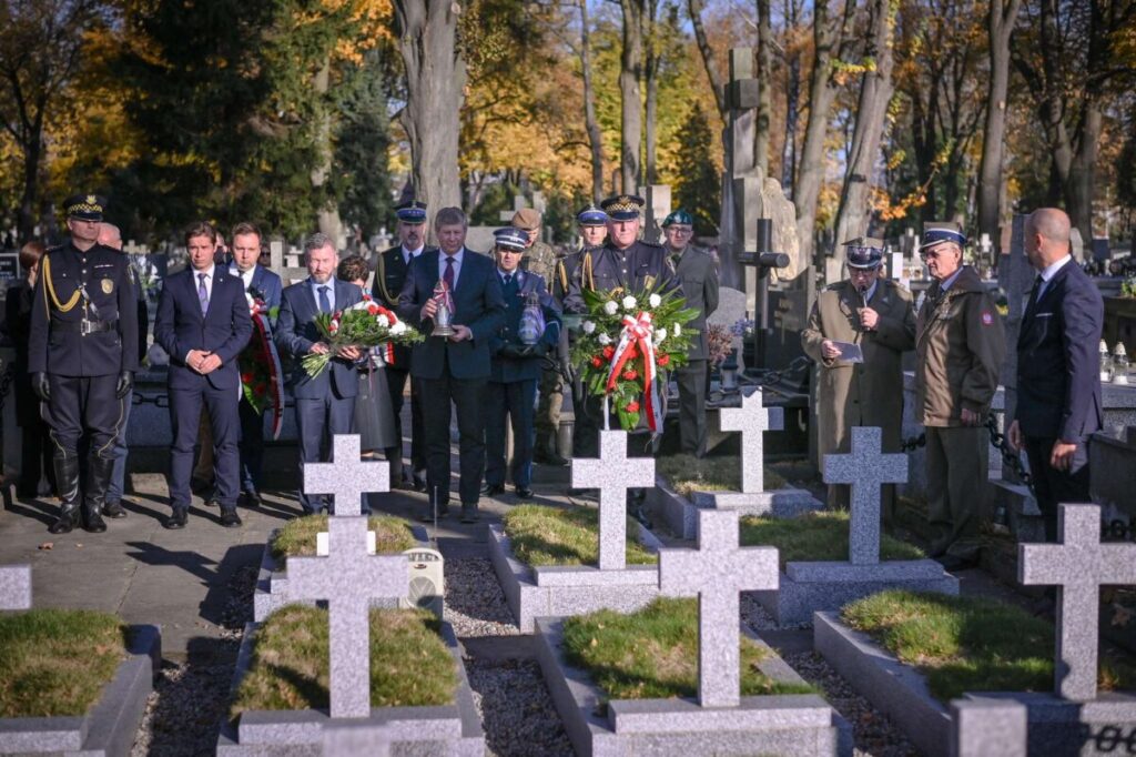 Uroczystość Wszystkich Świętych. Pamięć o zasłużonych 15