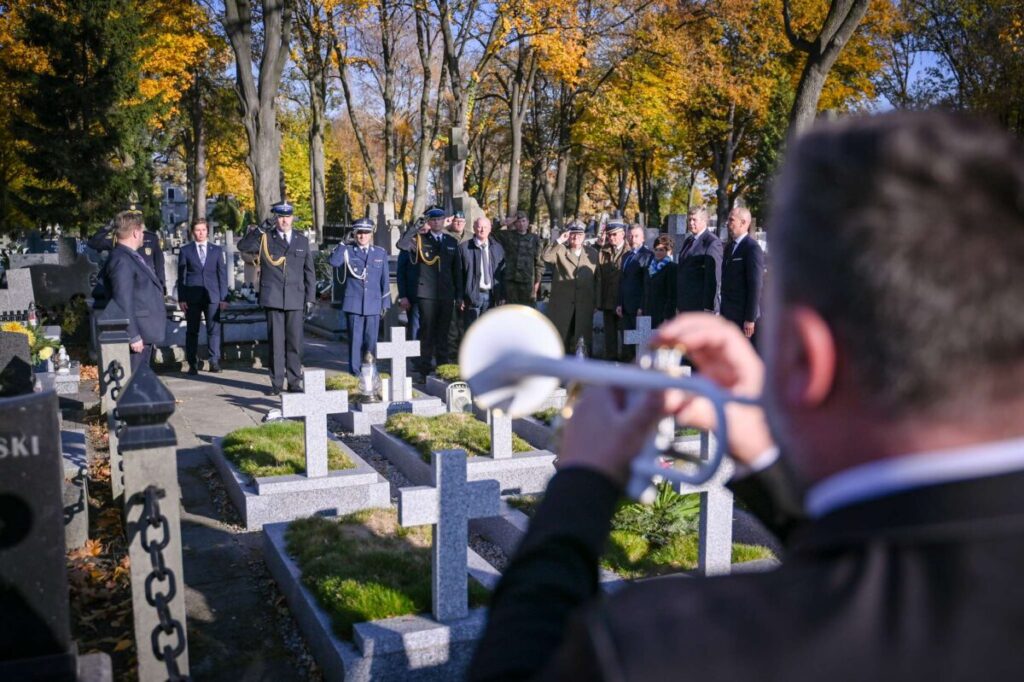 Uroczystość Wszystkich Świętych. Pamięć o zasłużonych 14