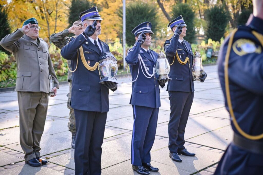 Uroczystość Wszystkich Świętych. Pamięć o zasłużonych 13