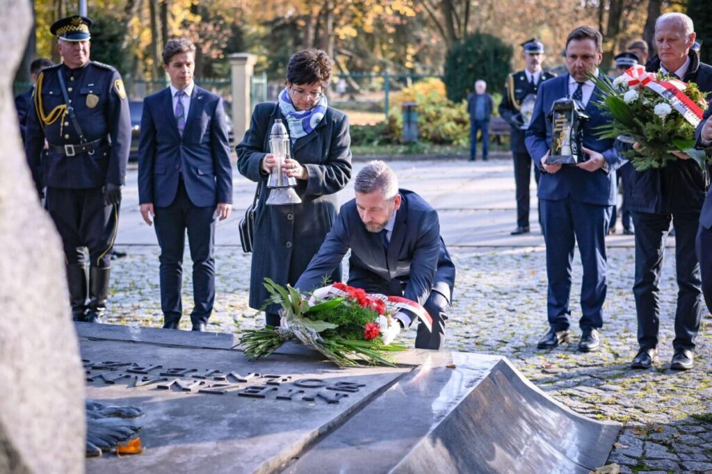 Uroczystość Wszystkich Świętych. Pamięć o zasłużonych 12