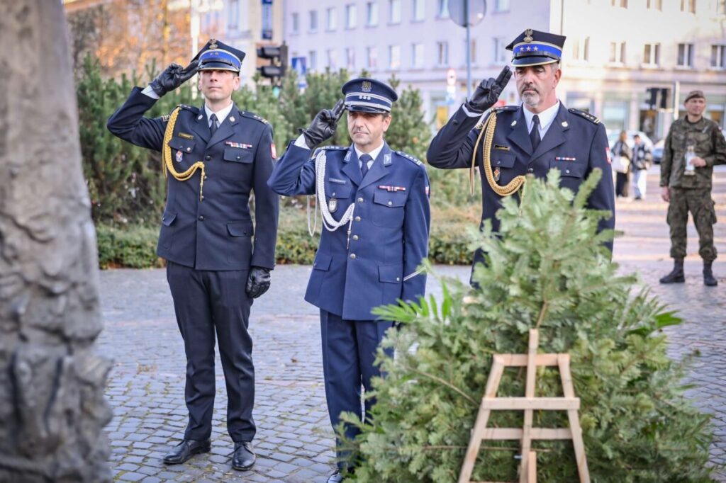 Uroczystość Wszystkich Świętych. Pamięć o zasłużonych 3