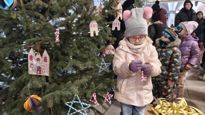 Jasna Góra. Do Nowego Roku można wybierać najpiękniejszą "Wieczernikową choinkę" 6