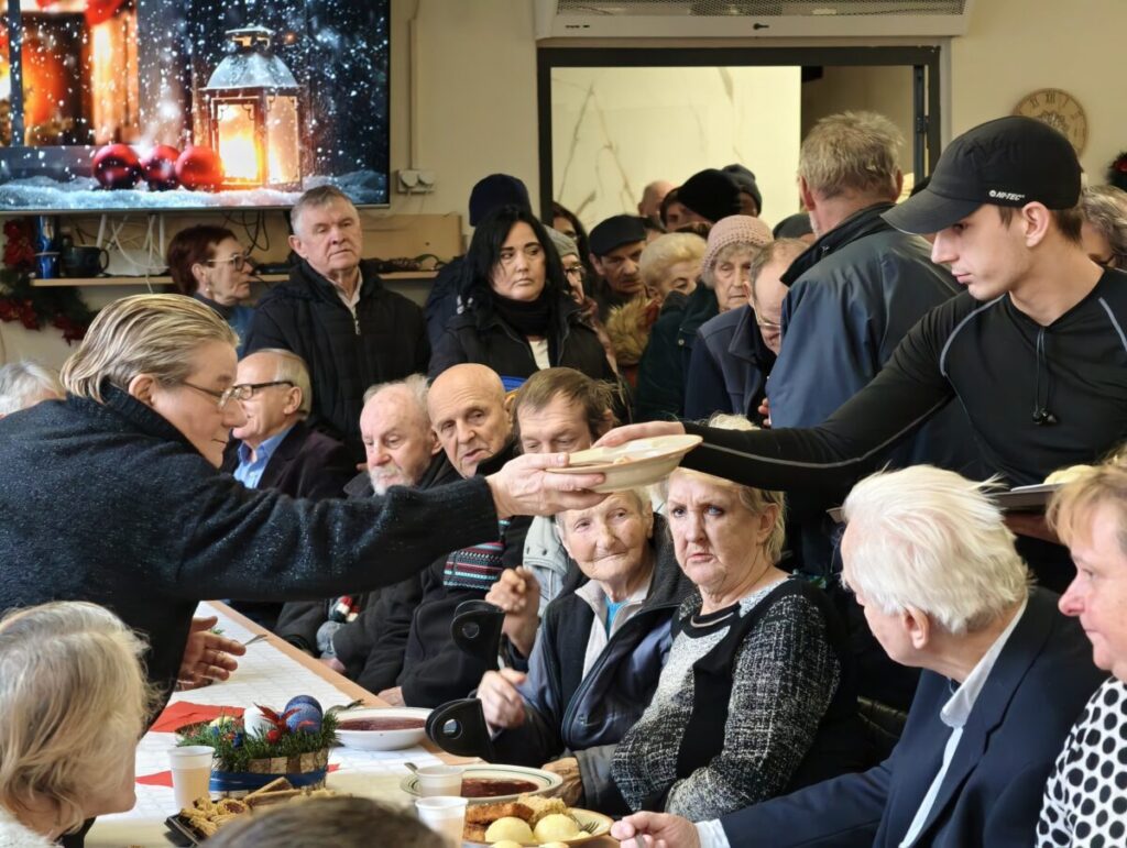 Fundacja Chrześcijańska "Adullam" zorganizowała w Częstochowie Wigilię dla 500 osób 4