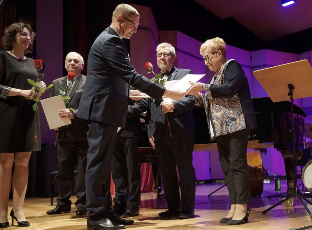 Andrzejki w Filharmonii Częstochowskiej. Seniorzy wyszli z koncertu z nagrodami 4