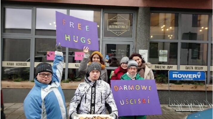 Akcja "Free Hugs". Fundacja Oczami Brata będzie 14 lutego rozdawać "darmowe uściski" 1