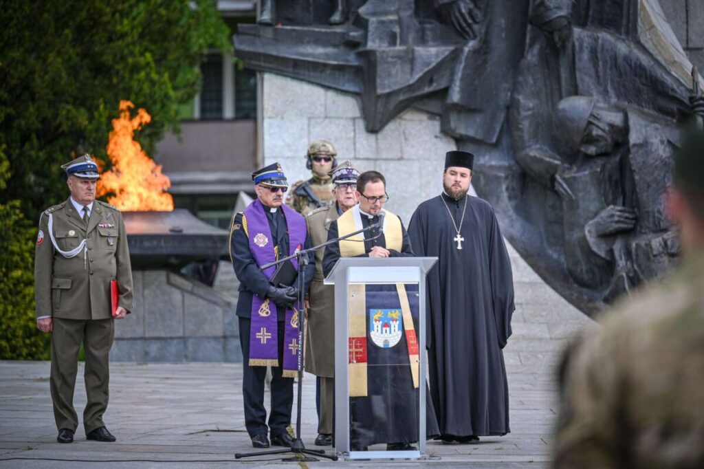 W Częstochowie upamiętniono 80. rocznicę zakończenia II wojny światowej [ZDJĘCIA] 8
