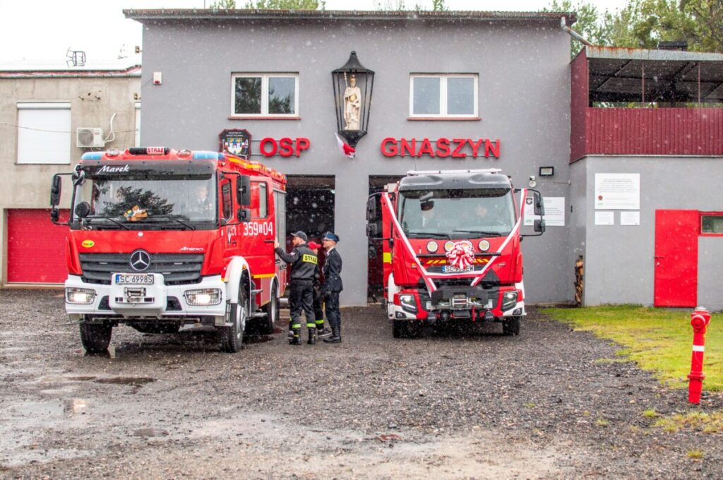 OSP Gnaszyn z nowym samochodem. Jest wart 1,2 mln zł 3