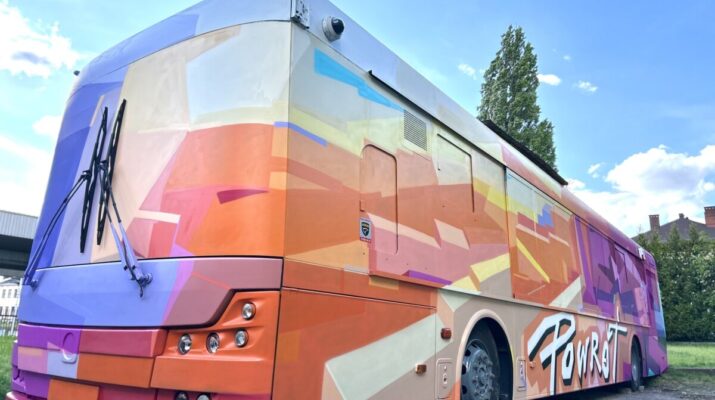 "Powrót". Wyjątkowy bus będzie stacjonował w częstochowskiej Alei Frytkowej 2