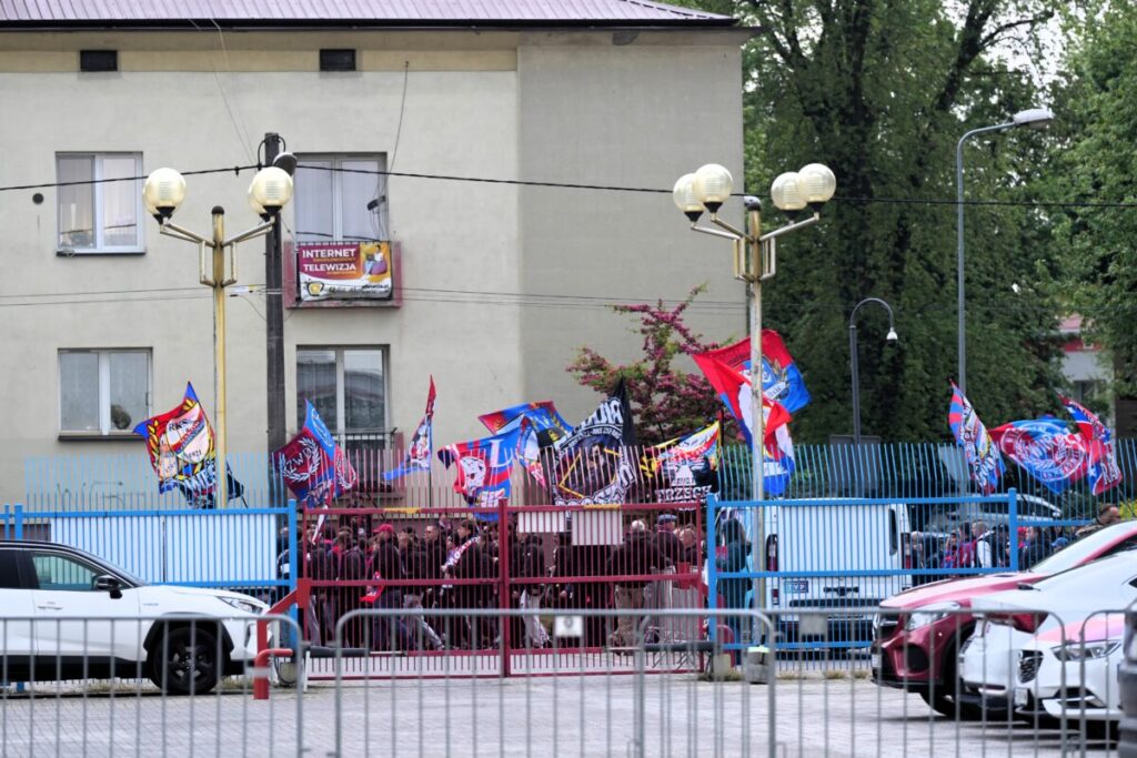 Lider Raków przegrał z mistrzem Jagiellonią i teraz czeka na wynik z Warszawy... 6