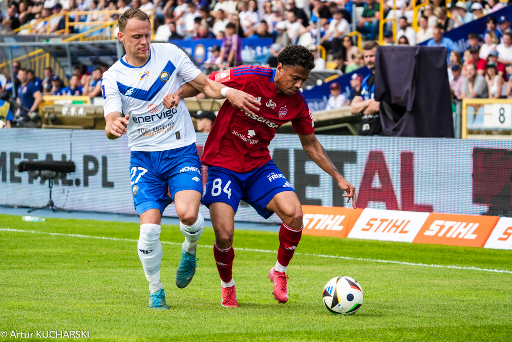 Raków wygrał w Mielcu 2:0, Lech rozbił Puszczę 8:1... 5