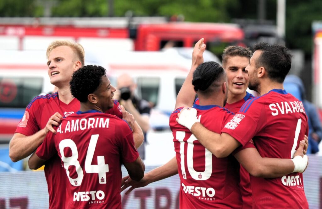 Raków wygrał w Mielcu 2:0, Lech rozbił Puszczę 8:1... 9