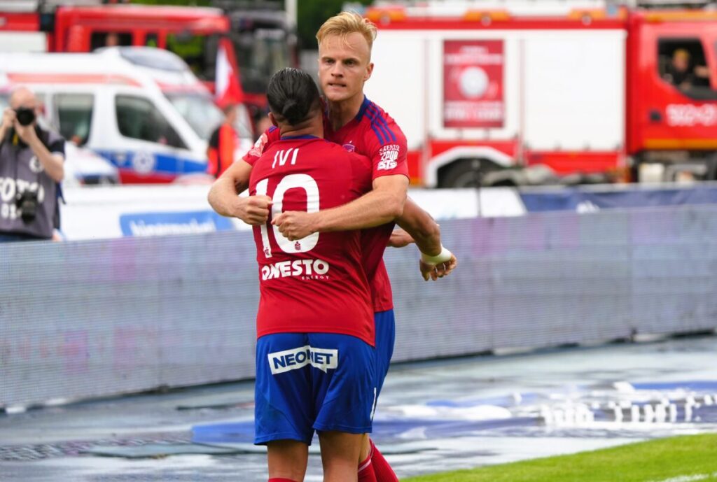 Raków wygrał w Mielcu 2:0, Lech rozbił Puszczę 8:1... 10