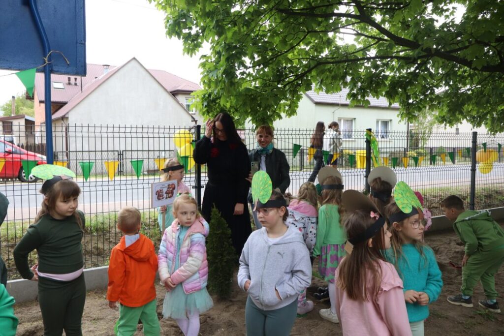 Ekologiczne ABC. Przedszkolaki z Łojek sadzą drzewa. [Fotorelacja] 40