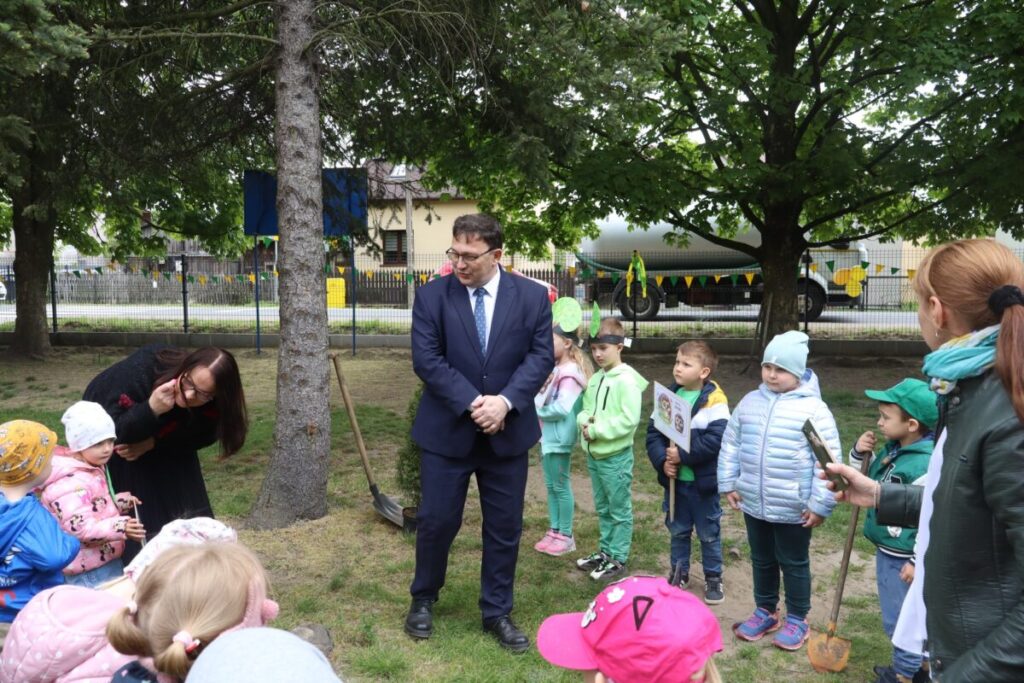 Ekologiczne ABC. Przedszkolaki z Łojek sadzą drzewa. [Fotorelacja] 7
