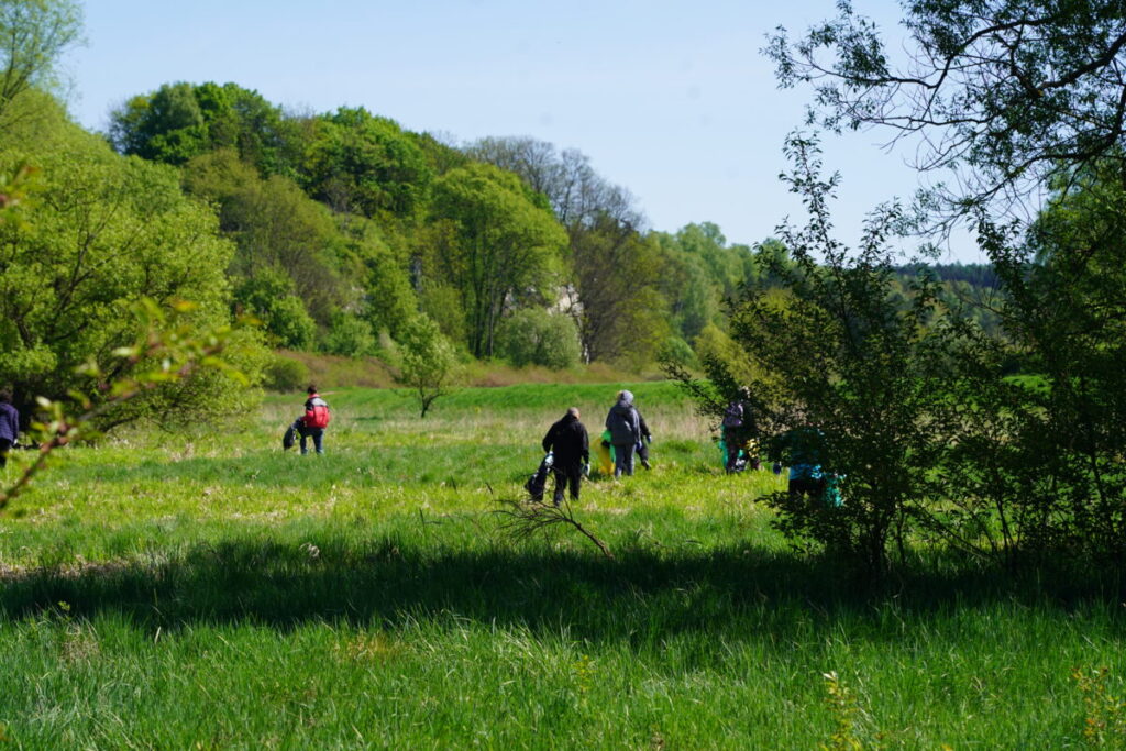 Ekologiczne ABC. Jura bez plastiku 2025 – wolontariusze sprzątali Mirowski Przełom Warty. [Fotorelacja] 94
