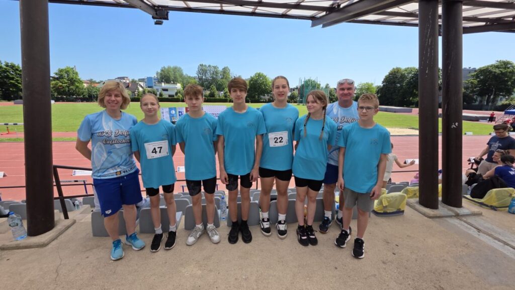 Zawodnik UKS Delfinek z brązowym medalem Letnich Mistrzostw Polski Juniorów Młodszych U16&U14 16
