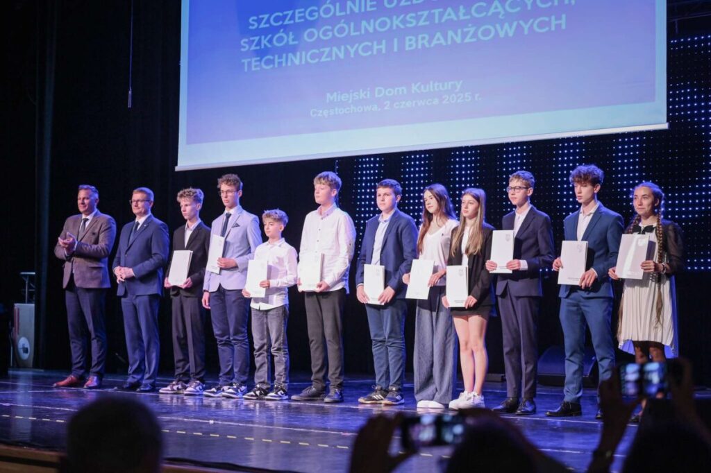 Częstochowscy uczniowie z nagrodą prezydenta [99 NAZWISK, ZDJĘCIA] 14