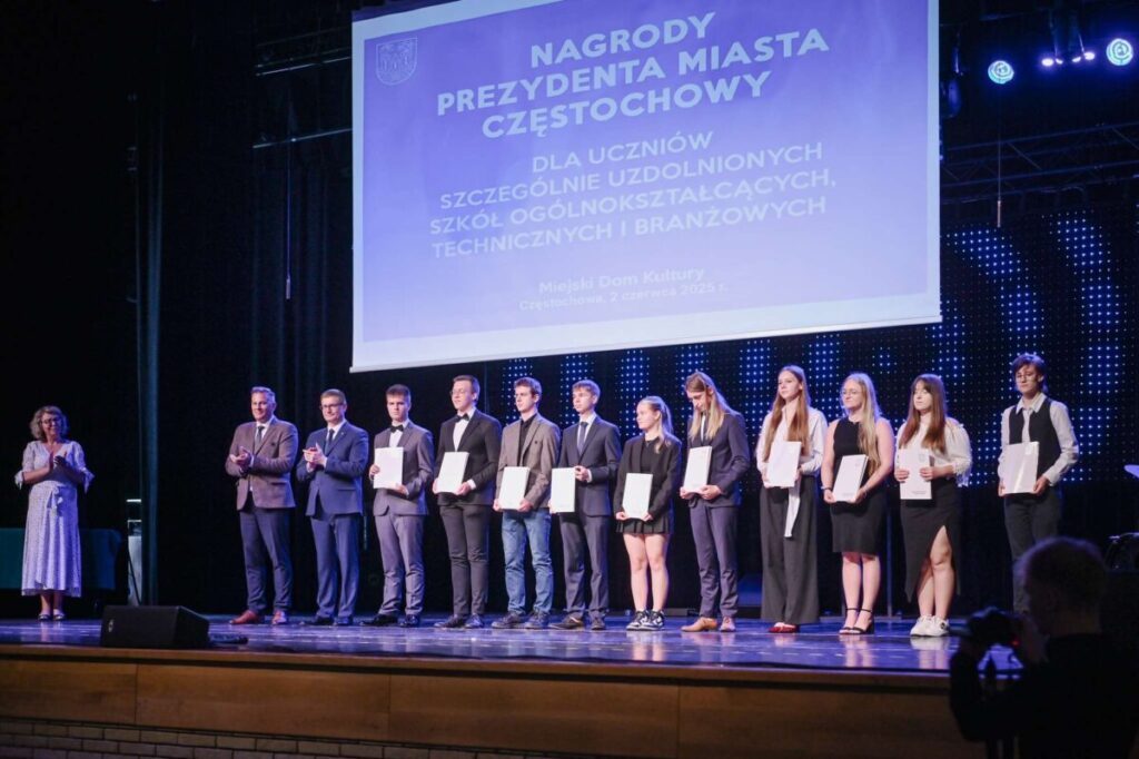 Częstochowscy uczniowie z nagrodą prezydenta [99 NAZWISK, ZDJĘCIA] 9