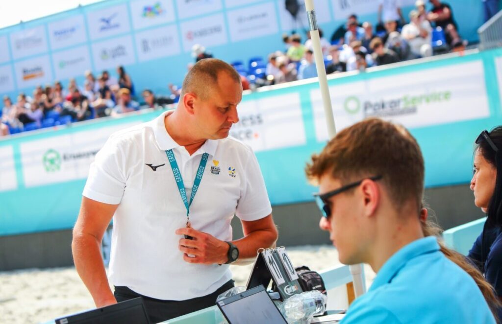 Sędzia Marcin Dobrzański z Częstochowy sędziował mecze Pucharu Świata w siatkówce plażowej! 4