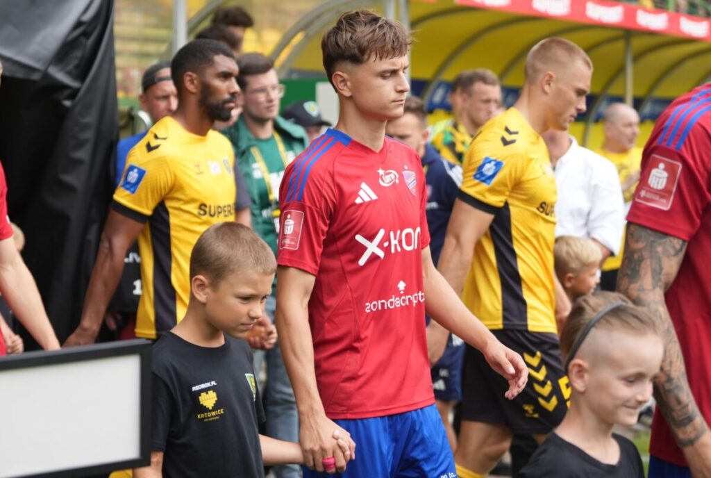 Dawid Drachal przechodzi z Rakowa do medalisty PKO BP Ekstraklasy... 2