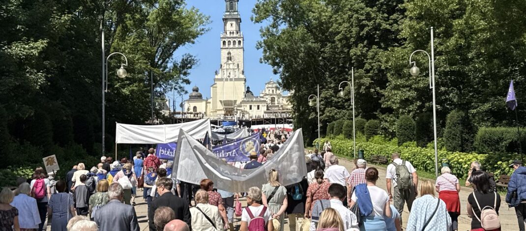 37 grup pielgrzymkowych dotrze do Częstochowy w lipcu