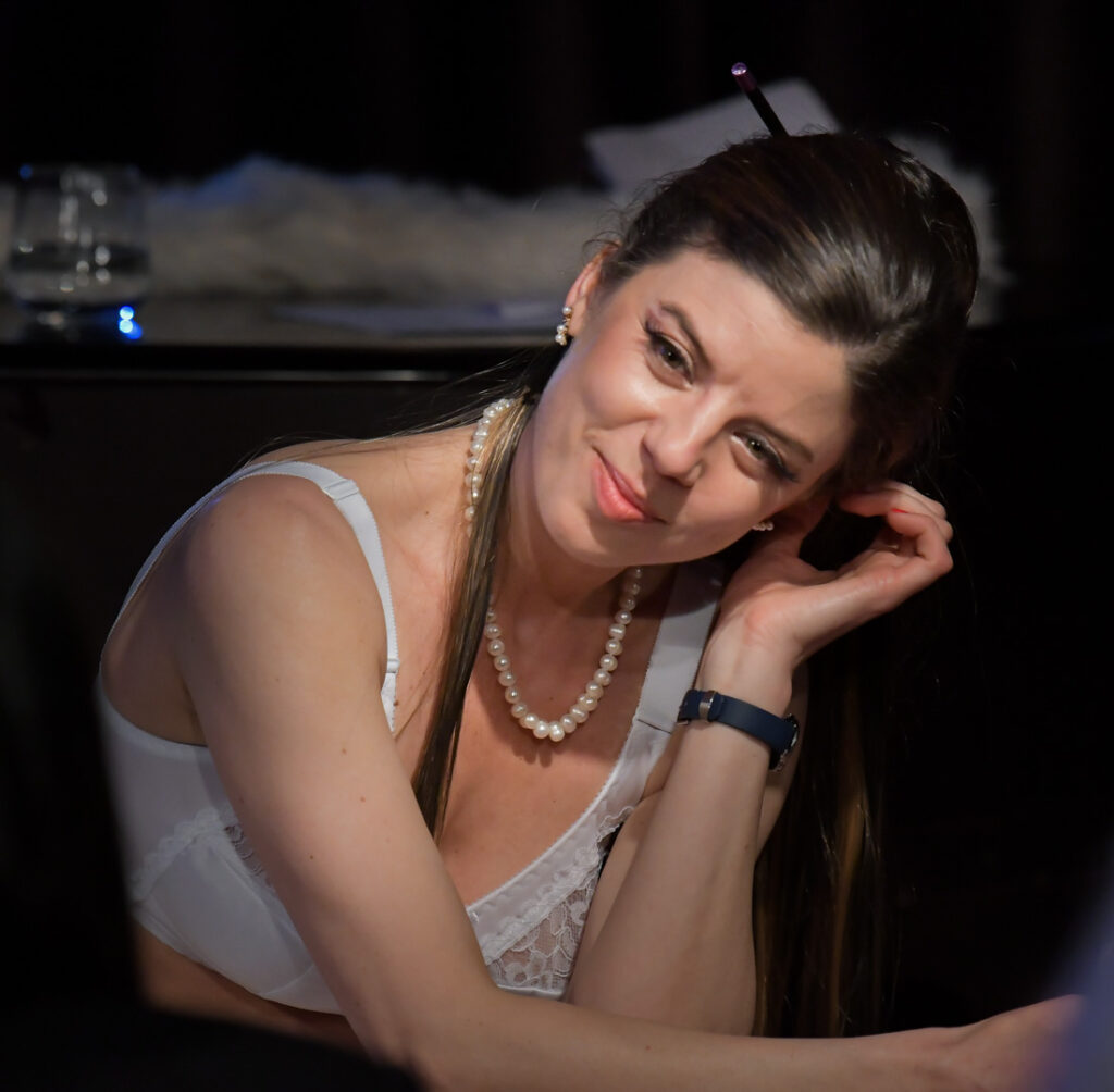 "Seksterapia", czyli najseksowniejsza komedia sezonu z muzyką na żywo już niebawem w Częstochowie 3