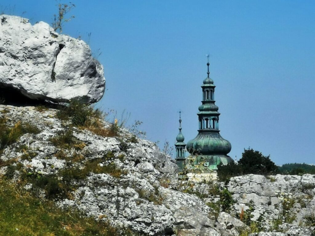 Średniowieczna warownia, ruchoma szopka i balansujące rzeźby. Odkryj perełki jurajskiego Olsztyna! 7