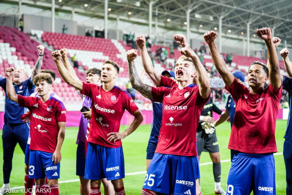 Raków wygrał z Maccabi Hajfa i awansował do ostatniej runny eliminacji! Polscy działacze, politycy i Ambasada Izraela skomentowały sytuacje z trybun... 9