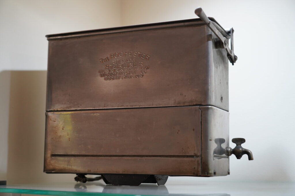 Muzeum Stomatologii w Częstochowie. 18 tysięcy stomatologicznych artefaktów – w Polsce ta kolekcja nie ma sobie równych! 40