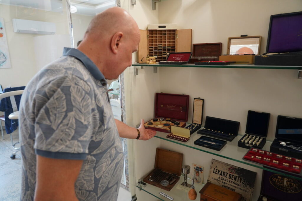 Muzeum Stomatologii w Częstochowie. 18 tysięcy stomatologicznych artefaktów – w Polsce ta kolekcja nie ma sobie równych! 35